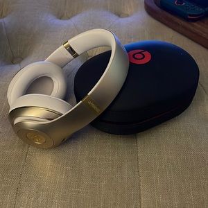Beats Solo3 Wireless Gold